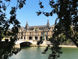 Rent An Electrical Boat On The Bassin de la Villette