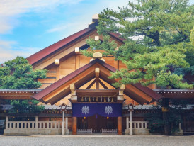 Visit the Atsuta Shrine