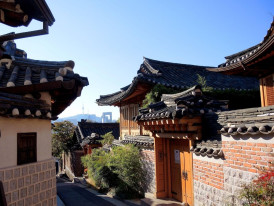 Explore Bukchon Hanok Village