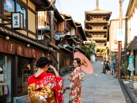 Two women wearing kimono's in Kawagoe