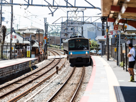 Travalers use local trains for the trips from Tokyo