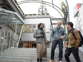 Travelers about to see cherry blossoms on a private tou