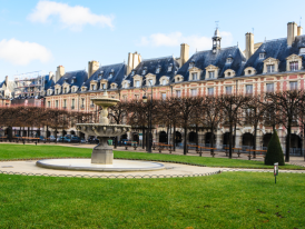 Visit Place des Vosges in Paris