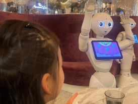 Cafe with robot 