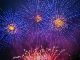Spectacular fireworks reflecting in the Okawa River during Tenjin Matsuri. Image by AHMED AL-KHAFFAF from Pexels