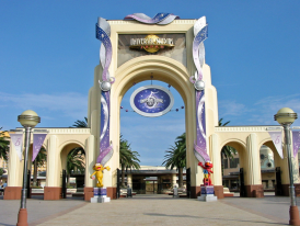 Sparse crowds at Universal Studios Japan on a weekday in early December