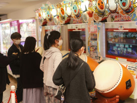 Young Osaka locals gathering near Namba arcade. Image by Perry Merrity II from Unsplash
