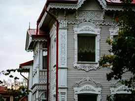 Victorian-style buildings at Tempozan Harbor Village. Image by Andrey K from Unsplash