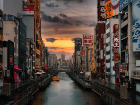 Umbrellas in Dotonbori during mid-June drizzle with reflection on wet pavement Image by djedj from Pixabay
