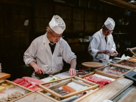 Vendor slicing vegetables with precision. Image by Fabio Sasso from Unsplash