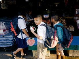 Daytime street food sampling with kids. Image by billow926 from Unsplash 