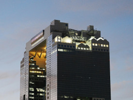 The illuminated Umeda Sky Building at dusk, with its distinctive twin towers connected by the floating observatory, reflecting the city's modern ambitions Image by Cheng on Pexels.