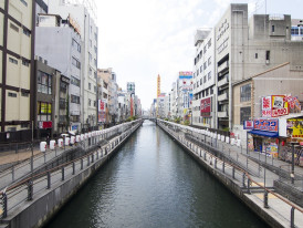 Dotonbori canal in afternoon light with fewer crowds Image by News room from Pixabay