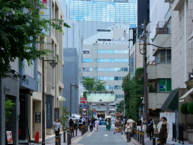 Residential neighborhood between major stations showing daily life Photo by Hiroyoshi Urushima on Unsplash
