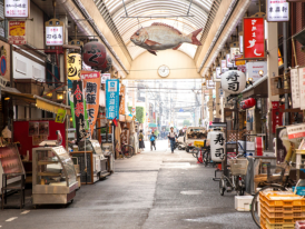 Early morning scene at Kuromon Ichiba Market