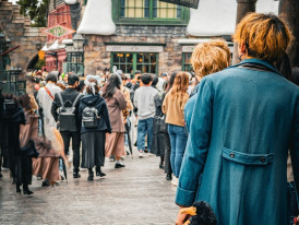 The Wizarding World of Harry Potter entrance with crowds of visitors Image by akio_akky1474 from Pixabay