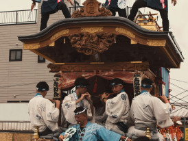 Traditional festival procession during Tenjin Matsuri with participants in historical costumes.  Photo by Nguyen TP Hai on Unsplash