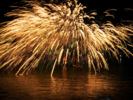 Fireworks reflecting on the river during Tenjin Matsuri Photo by Qihai Weng on Unsplash