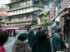 Local host sharing personal neighborhood stories with engaged travelers Photo by Namito Yokota on Unsplash