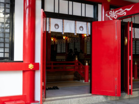Traditional restaurant entrance requiring advance reservations for authentic dining Photo by Kouji Tsuru on Unsplash
