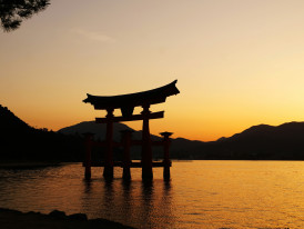 Perfect sunset moment capturing magic of authentic cultural travel between cities Photo by Luz Dinucci on Unsplash