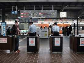Close-up of an ICOCA card being scanned at a station gate Photo by Mak on Unsplash