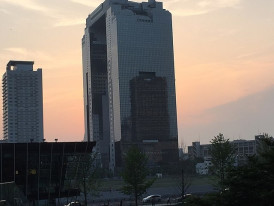 Umeda Sky Building sunset view photo by Yasuo Ogiuchi on Creative Commons Attribution-Share Alike 3.0