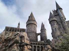 Hogwarts castle replica in Universal Studio photo by Photo by Melanie Casabar Pexels