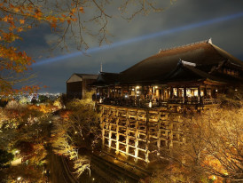 Rooftop café in central Namba with skyline view photo by Dong Chan KIM from Pixabay