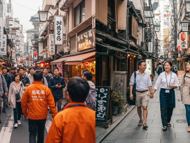 A comparison of a group tour in a busy area and a private guide leading guests through quiet backstreets.