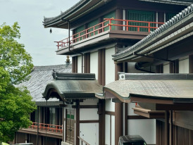 Traditional villa building with sweeping views over Kyoto city and mountains. Image by bay from Unsplash