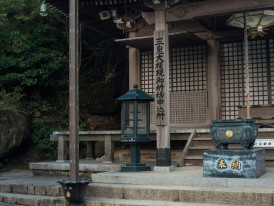 Traditional wooden teahouse exterior with lanterns and discrete entrance Photo by Alex Rerh on Unsplash
