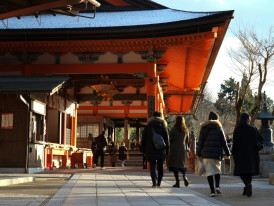 Respectful visitors observing temple etiquette while appreciating traditional architecture Photo by Adam Lamperd on Unsplash