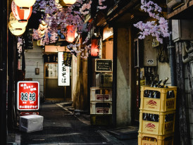 Alleyway izakaya away from tourist spots. Photo by Eva Bronzini: Pexels