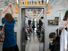 Navigating Tokyo by train. Photo by Ignacio Pereira: Pexels