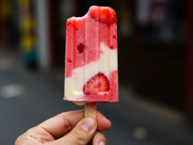 Fresh strawberries and cream 