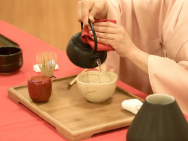 Japanese Tea Ceremony. Photo by Georges Seguin via Wikicommons