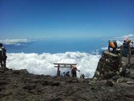 Mt Fuji Summit. Photo by YAMAMOTO Kenta via Wikicommons