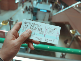 Rail Pass in hand on train platform Photo by 戸山 神奈 on Unsplash