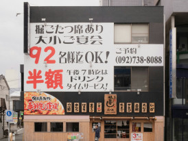 Vintage signage and retro storefronts in the New World district Photo by inyoung jung on Unsplash