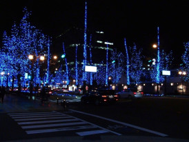 Winter illuminations lighting up Osaka's streets and buildings. photo by Pixabay