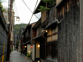Full-scale recreation of Edo-period street inside the Housing and Living Museum. Photo by Gerard Milecki on Unsplash