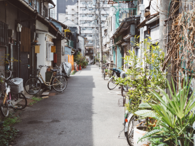 Wandering through Nakazakicho streets with vintage shops.
