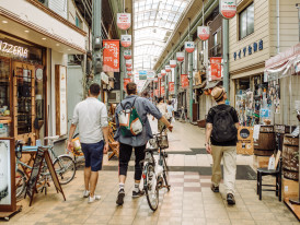 Seamless integration of visitor into local scene