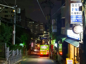 Elegant cobbled streets and ambient lighting in Kitashinchi District, Osaka's premier dining area. Photo by jason song on Unsplash