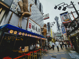 Street side cafes Photo by Francesco Albanese: Pexels