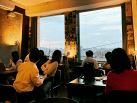 Panoramic view of Osaka city from the observation deck with diners enjoying meals at window tables Photo by Navyorange.jpeg on Unsplash