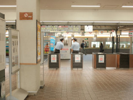 Modern airport food court at Kansai International Airport with various Japanese food stalls Photo by Mak on Unsplash
