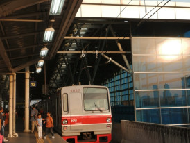 Train view leaving Osaka Station heading toward Kyoto in the morning light Photo by Fakhrul Fadillah on Unsplash