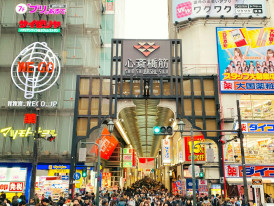 Busy shopping street during lunch hour Photo by yan yongqi on Unsplash